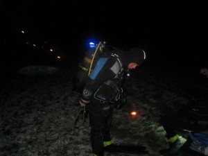 Rigging av utstyr før dykking  (Bilde Berit Kristiansen)