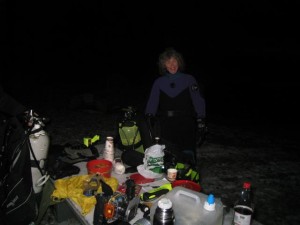 Rigging av utstyr før dykking   (Bilde Berit Kristiansen)